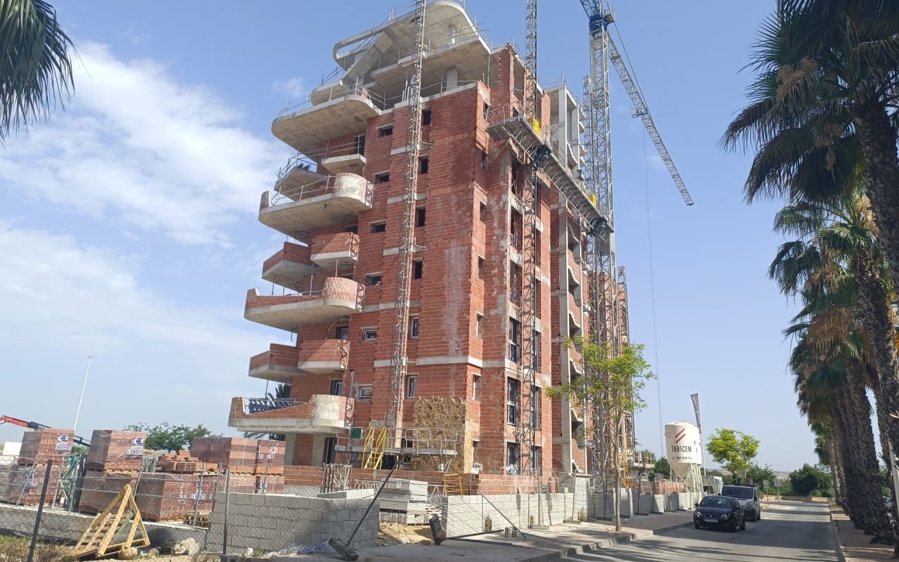 2 sovrum Takvåning till salu i Guardamar del Segura med pool - 449 000 € (Ref: 9049915)