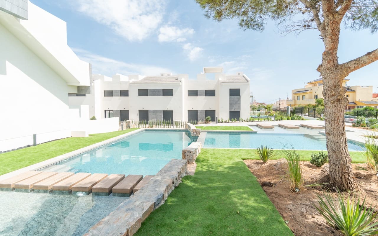 3 slaapkamer Huis te koop in Torrevieja met zwembad - € 279.900 (Ref: 9050099)