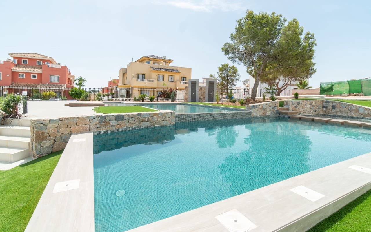 3 slaapkamer Huis te koop in Torrevieja met zwembad - € 279.900 (Ref: 9050099)