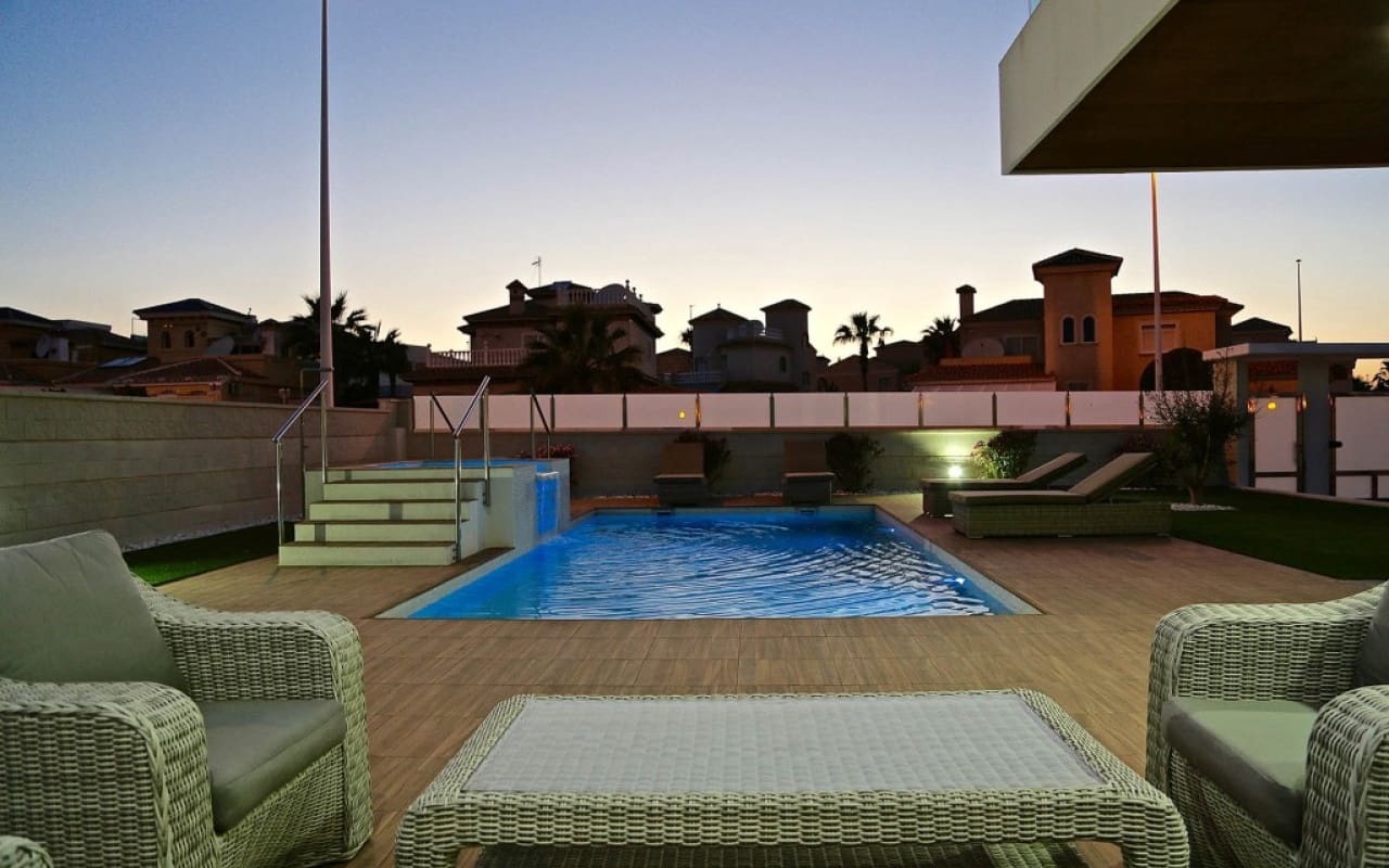 3 slaapkamer Villa te koop in Dehesa de Campoamor - € 1.035.000 (Ref: 9050106)