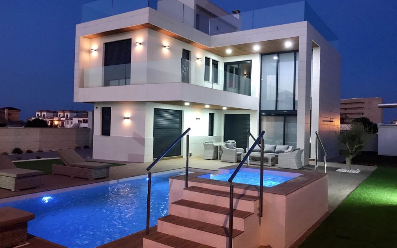 3 slaapkamer Villa te koop in Dehesa de Campoamor - € 1.035.000 (Ref: 9050106)