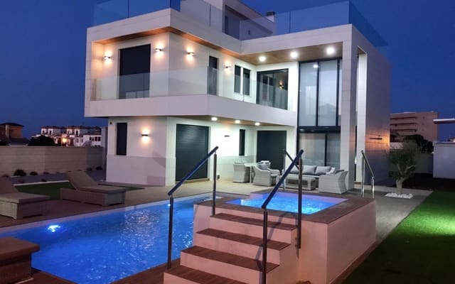 3 slaapkamer Villa te koop in Dehesa de Campoamor, Orihuela - € 1.035.000 (Ref: 9050106)