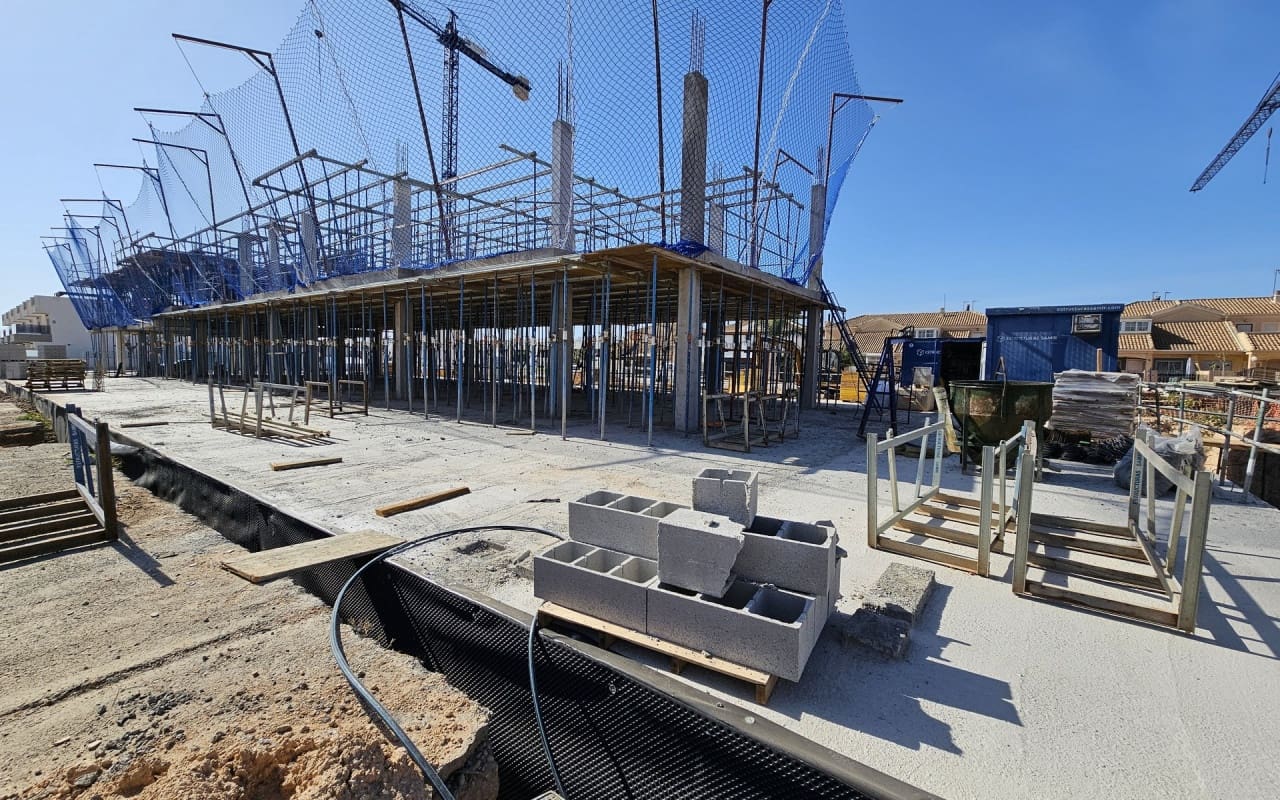 2 quarto Casa em Banda para venda em Torre de la Horadada com piscina - 385 000 € (Ref: 9050122)