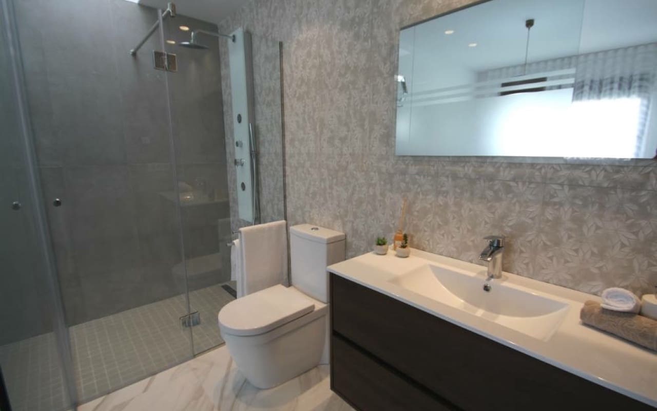 Chalet de 3 habitaciones en San Miguel de Salinas en venta con piscina - 630.000 € (Ref: 9050124)