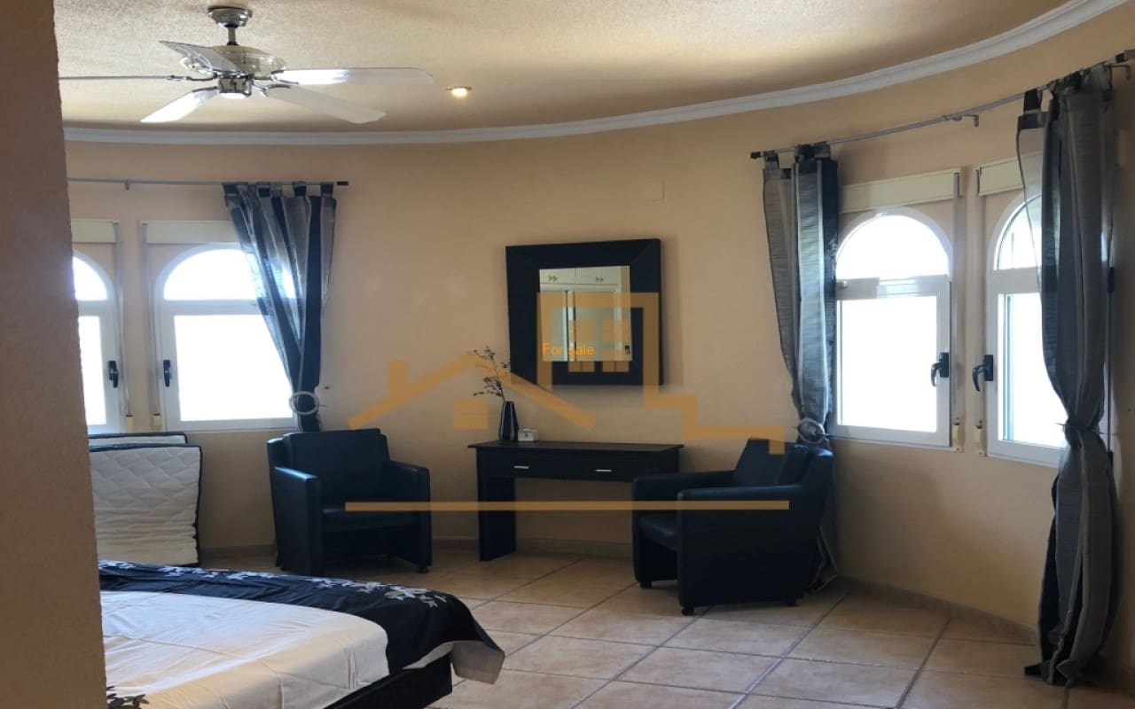 7 quarto Moradia para venda em La Marquesa com piscina - 1 250 000 € (Ref: 9053630)