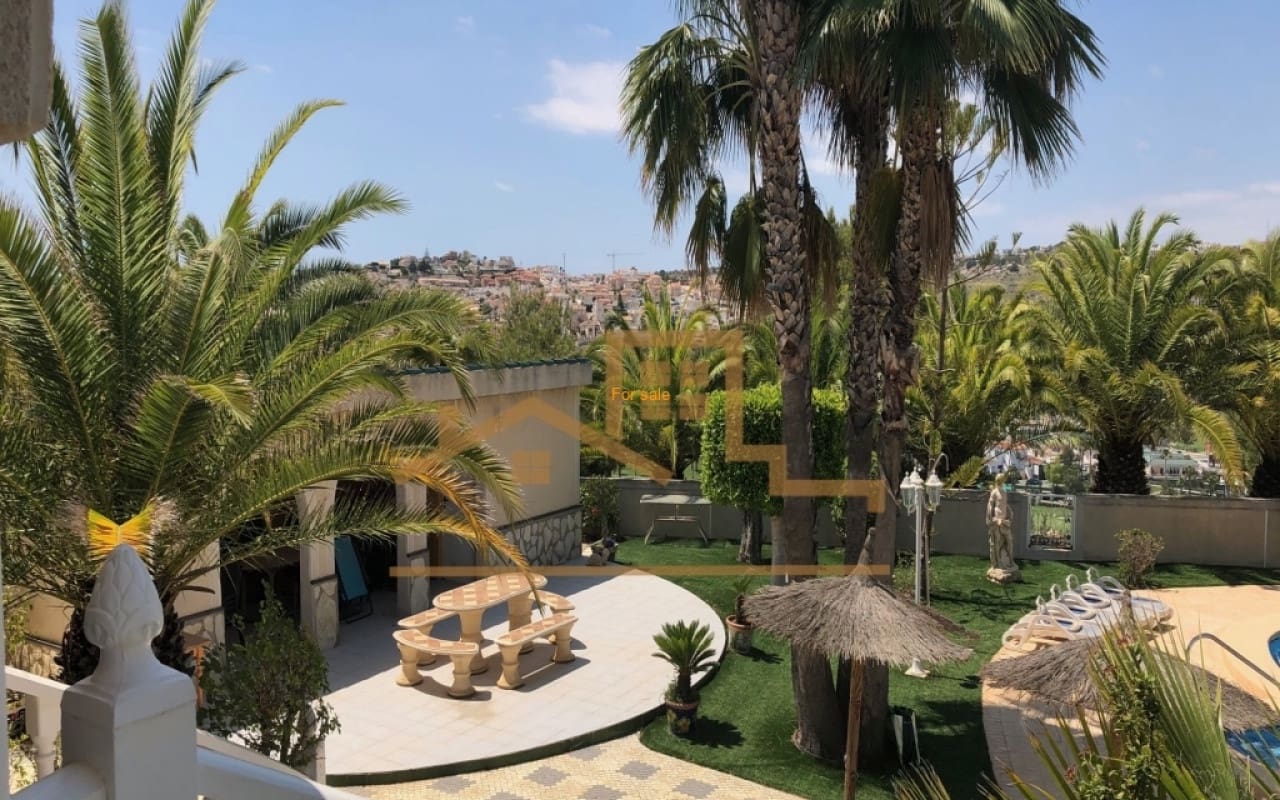 7 quarto Moradia para venda em La Marquesa com piscina - 1 250 000 € (Ref: 9053630)