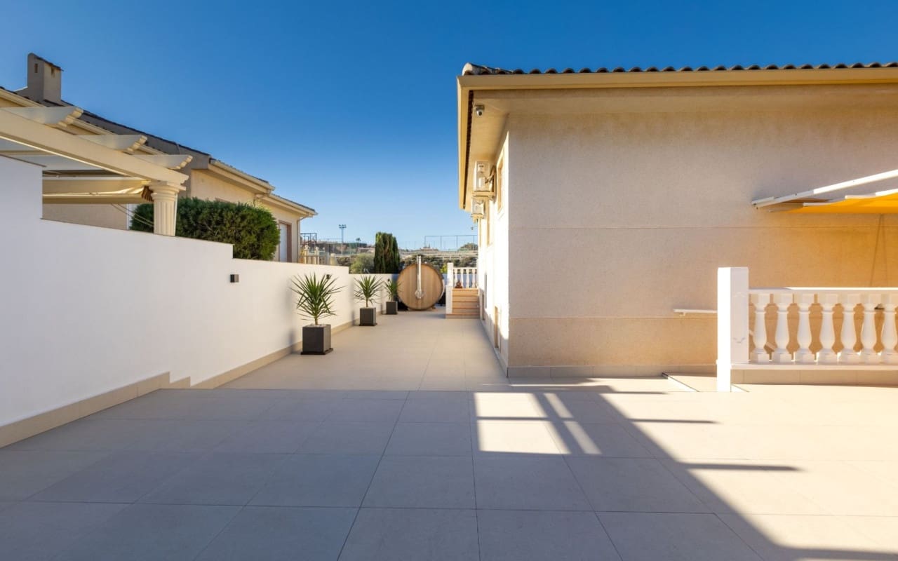 5 sovrum Villa till salu i Benijofar med pool - 495 000 € (Ref: 9053632)