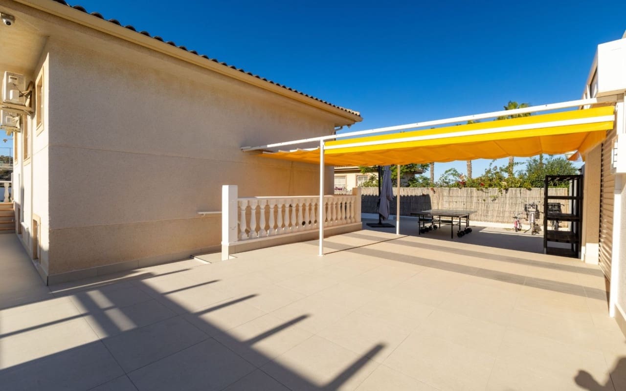 5 sovrum Villa till salu i Benijofar med pool - 495 000 € (Ref: 9053632)