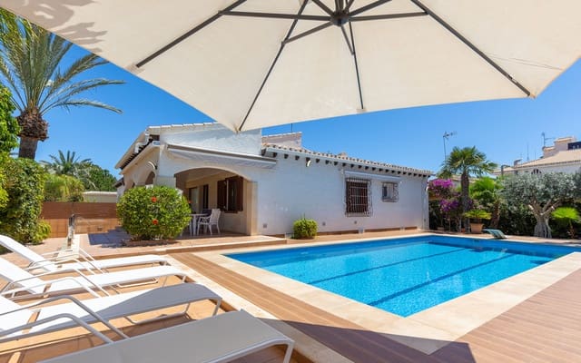4 bedroom Villa for sale in Punta Prima, Orihuela - € 749,900 (Ref: 9053634)