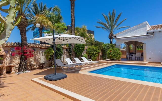4 bedroom Villa for sale in Punta Prima, Orihuela - € 749,900 (Ref: 9053634)