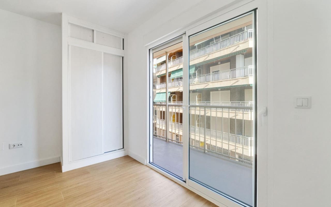 4 sypialnia Apartament na sprzedaż w Torrevieja - 379 000 € (Ref: 9053647)