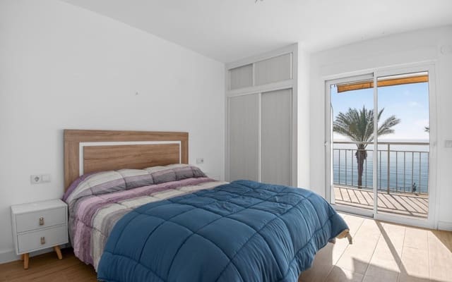 Apartamento de 4 habitaciones en Las Piscinas Naturales, Torrevieja en venta - 379.000 € (Ref: 9053647)