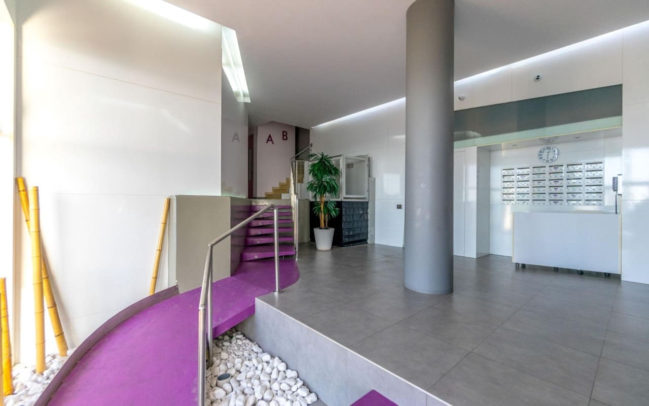 4 soveværelse Lejlighed til salg i Torrevieja - € 379.000 (Ref: 9053647)