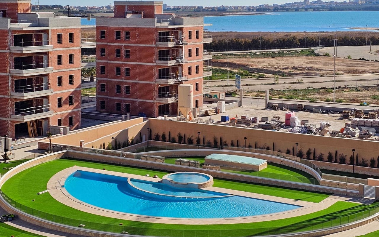 3 quarto Apartamento para venda em Guardamar del Segura com piscina - 264 950 € (Ref: 9053652)