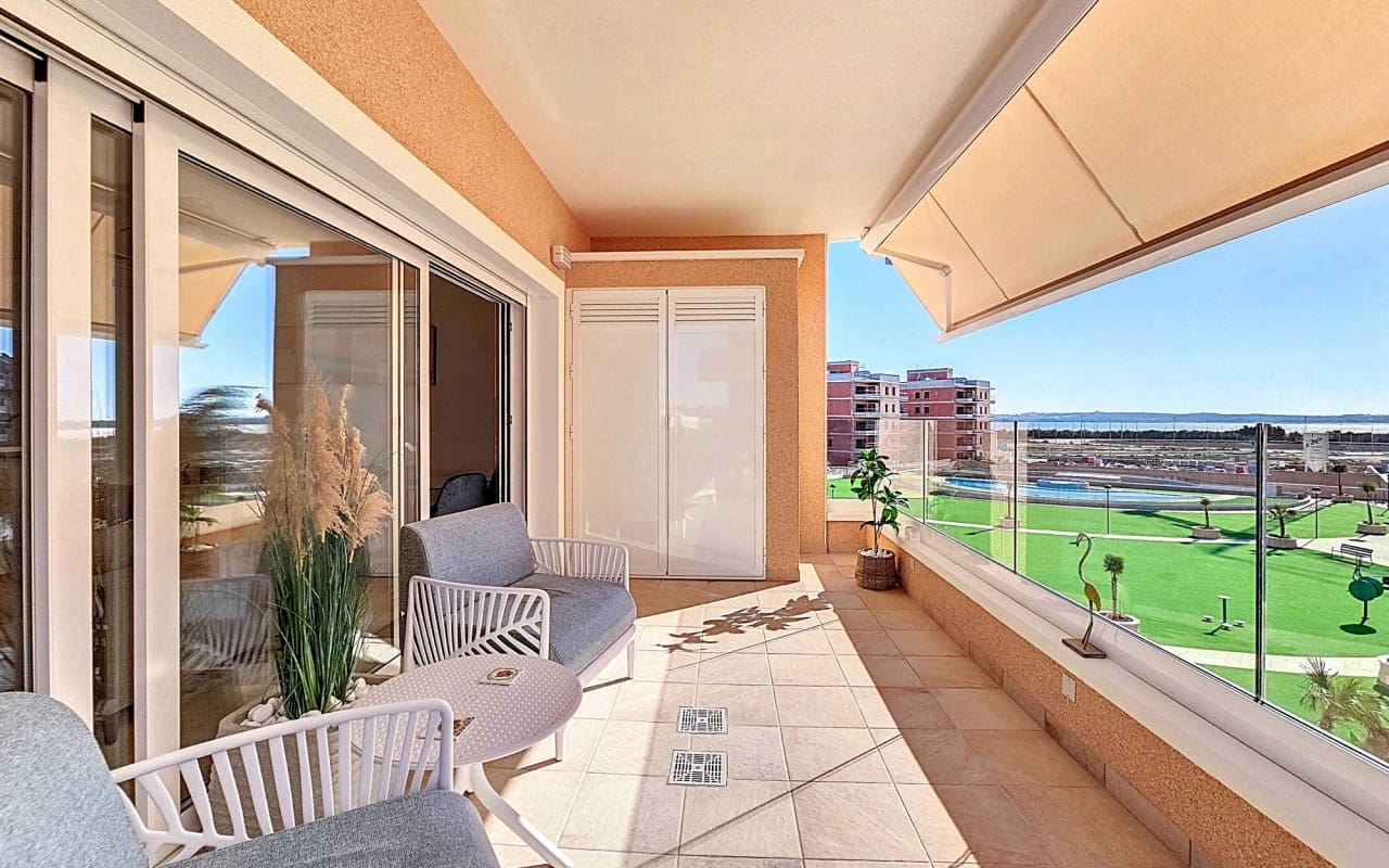 3 quarto Apartamento para venda em Guardamar del Segura com piscina - 264 950 € (Ref: 9053652)