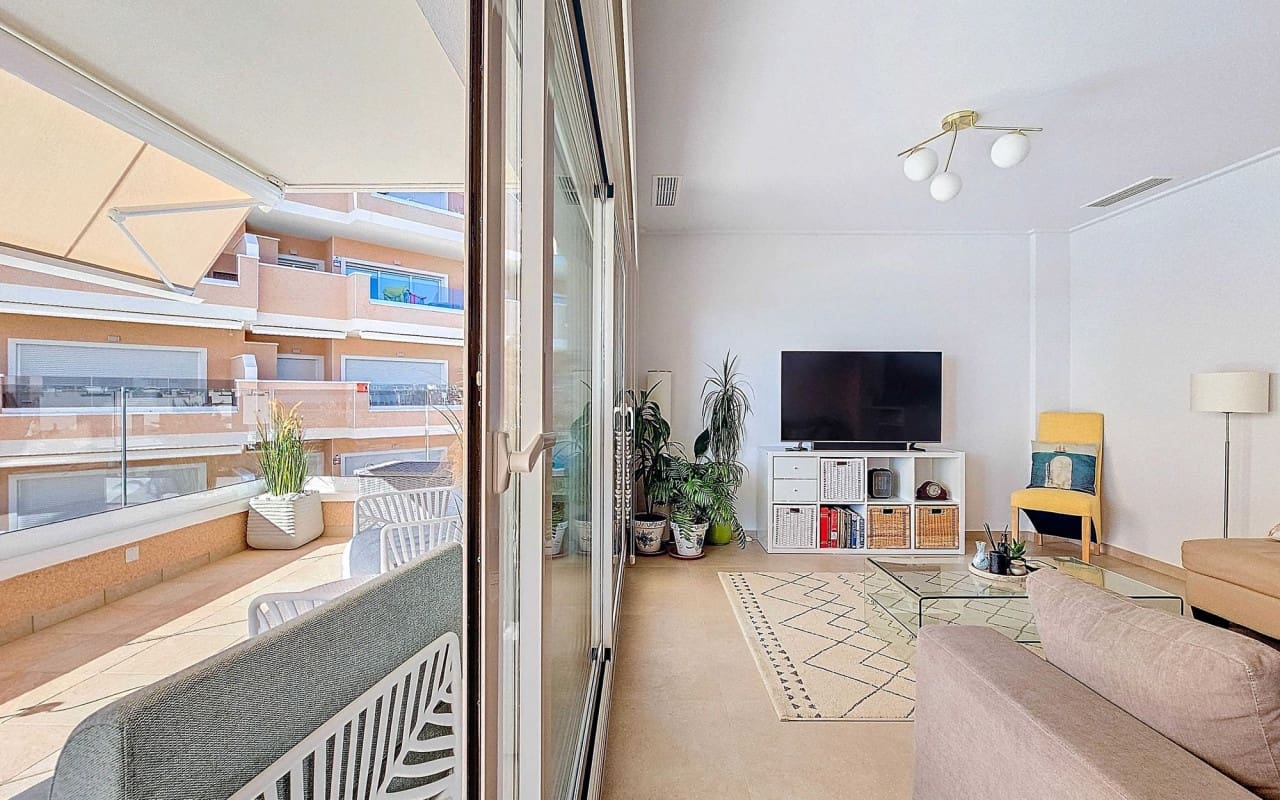 3 quarto Apartamento para venda em Guardamar del Segura com piscina - 264 950 € (Ref: 9053652)