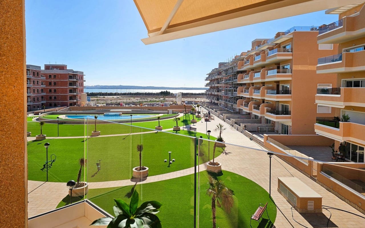 3 quarto Apartamento para venda em Guardamar del Segura com piscina - 264 950 € (Ref: 9053652)