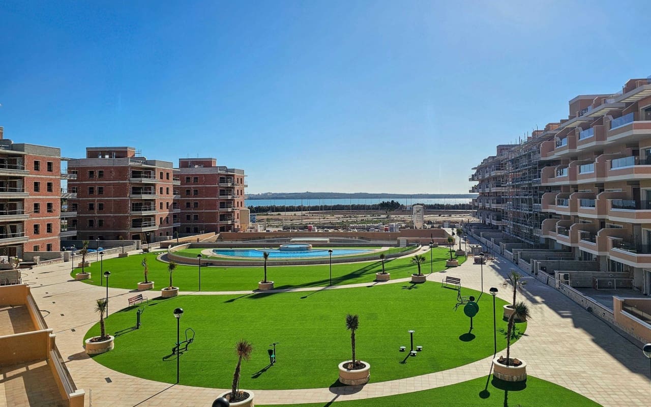 3 quarto Apartamento para venda em Guardamar del Segura com piscina - 264 950 € (Ref: 9053652)