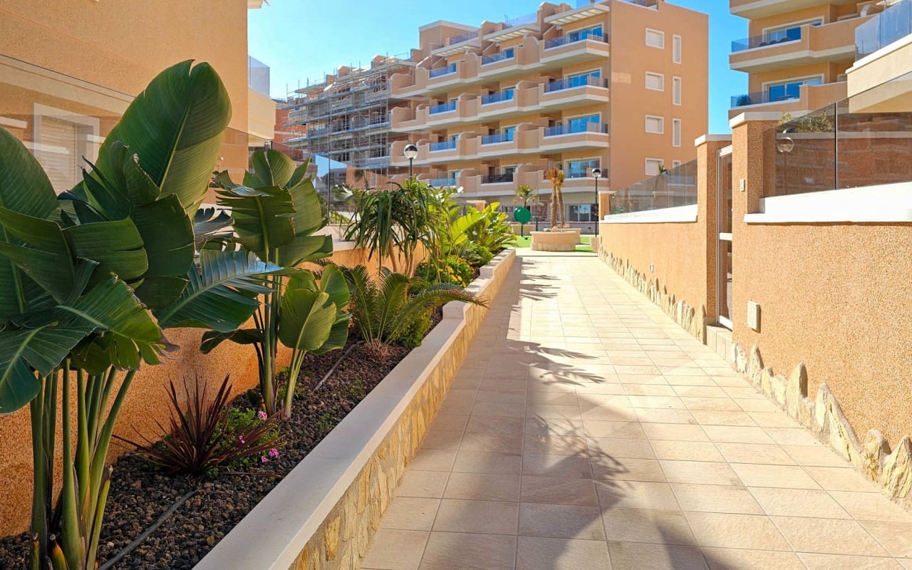 3 quarto Apartamento para venda em Guardamar del Segura com piscina - 264 950 € (Ref: 9053652)