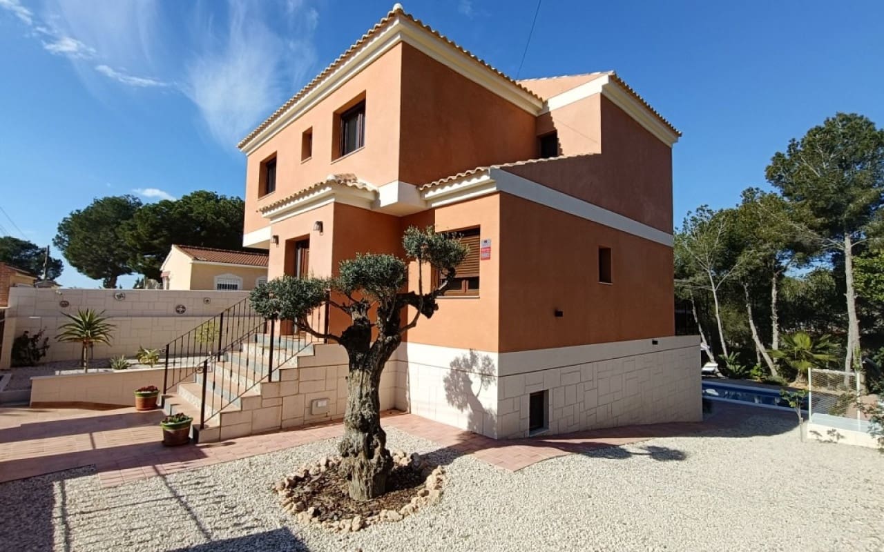 Chalet de 5 habitaciones en Pinar de Campoverde en venta con piscina - 785.000 € (Ref: 9056990)