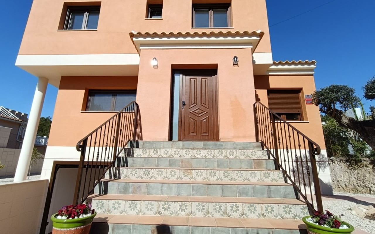 Chalet de 5 habitaciones en Pinar de Campoverde en venta con piscina - 785.000 € (Ref: 9056990)