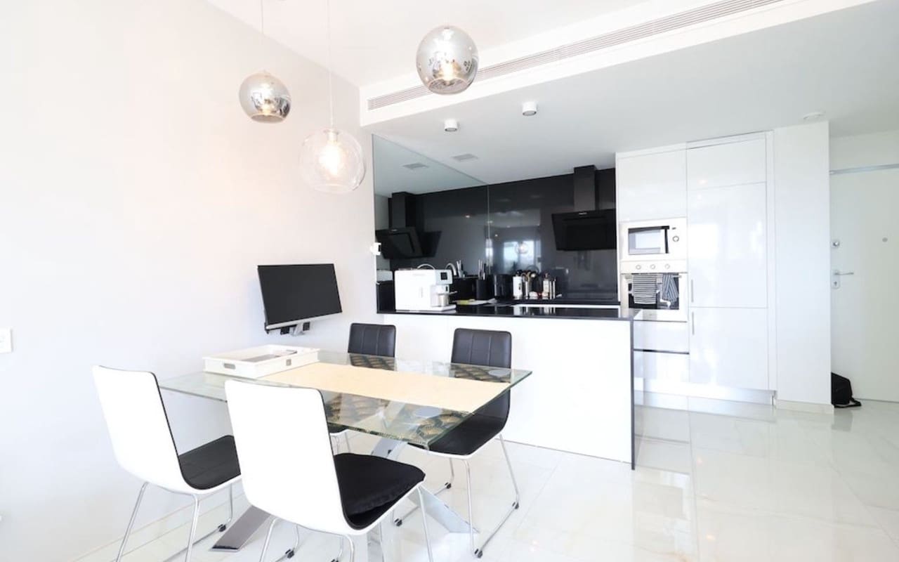 2 soveværelse Lejlighed til salg i Orihuela Costa med swimmingpool garage - € 269.000 (Ref: 9064054)