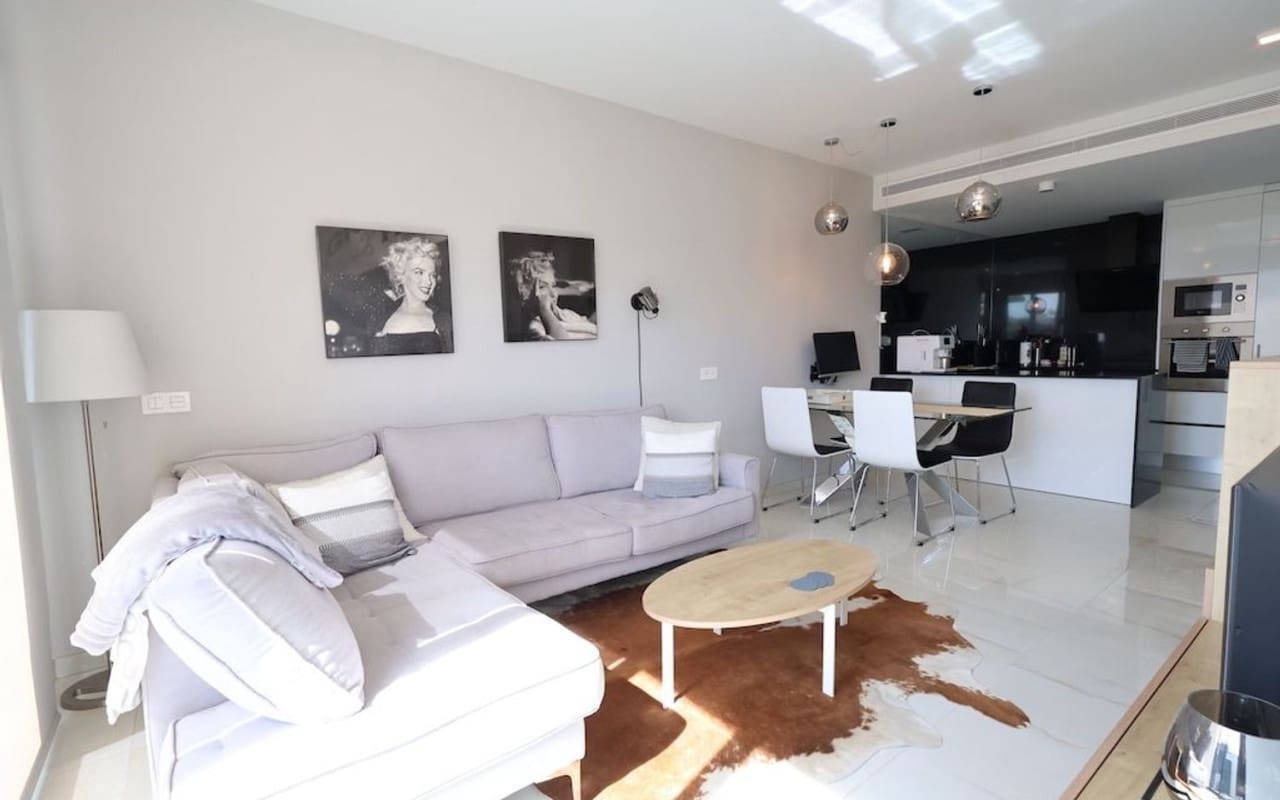 2 soveværelse Lejlighed til salg i Orihuela Costa med swimmingpool garage - € 269.000 (Ref: 9064054)