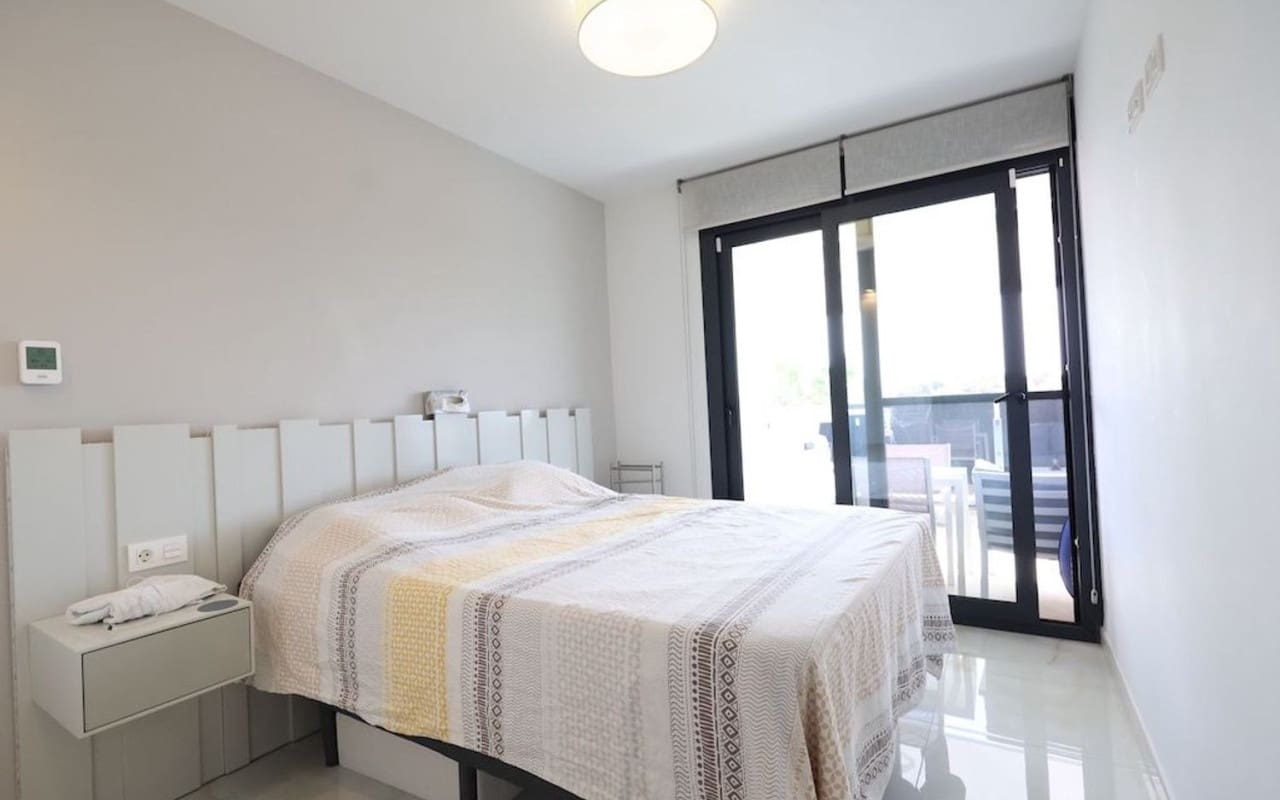 2 soveværelse Lejlighed til salg i Orihuela Costa med swimmingpool garage - € 269.000 (Ref: 9064054)