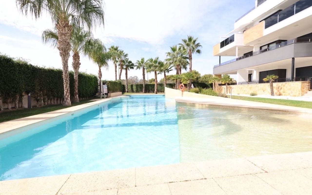 2 soveværelse Lejlighed til salg i Orihuela Costa med swimmingpool garage - € 269.000 (Ref: 9064054)
