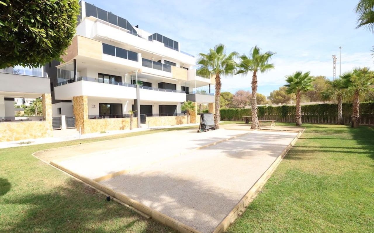 2 soveværelse Lejlighed til salg i Orihuela Costa med swimmingpool garage - € 269.000 (Ref: 9064054)