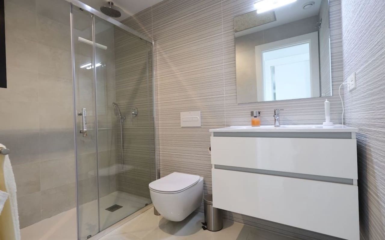 2 soveværelse Lejlighed til salg i Orihuela Costa med swimmingpool garage - € 269.000 (Ref: 9064054)