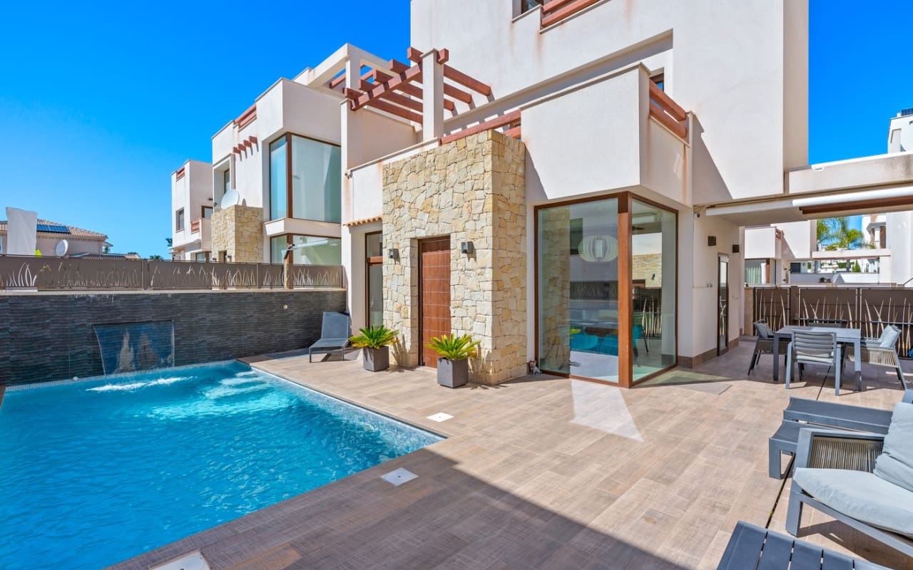 3 soveværelse Villa til salg i Ciudad Quesada - € 399.999 (Ref: 9072281)