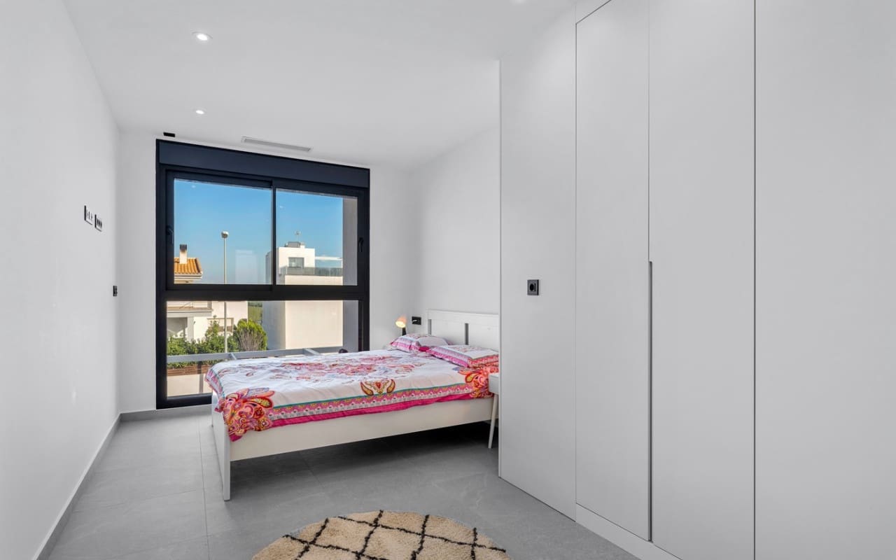 4 slaapkamer Villa te koop in Ciudad Quesada met zwembad - € 369.000 (Ref: 9072575)