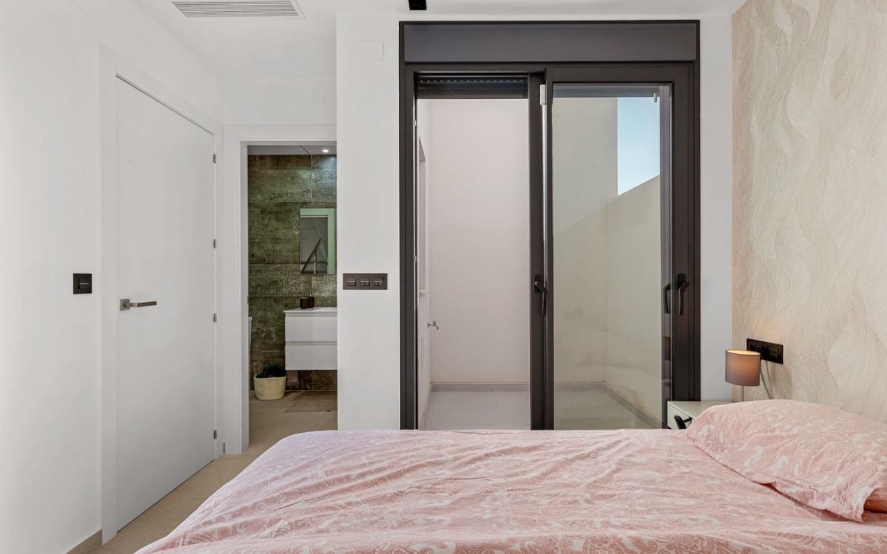 4 slaapkamer Villa te koop in Ciudad Quesada met zwembad - € 369.000 (Ref: 9072575)