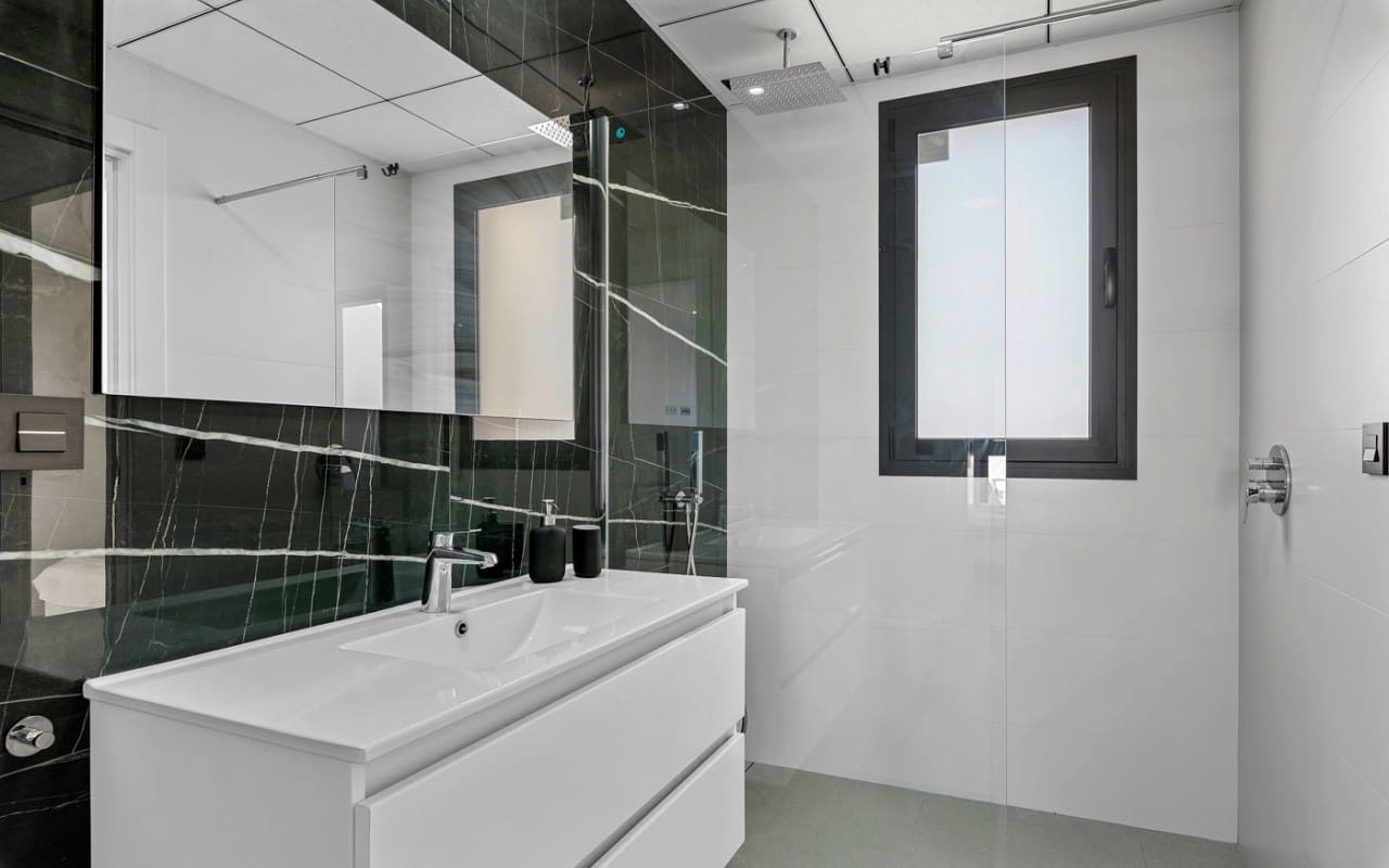 4 slaapkamer Villa te koop in Ciudad Quesada met zwembad - € 369.000 (Ref: 9072575)