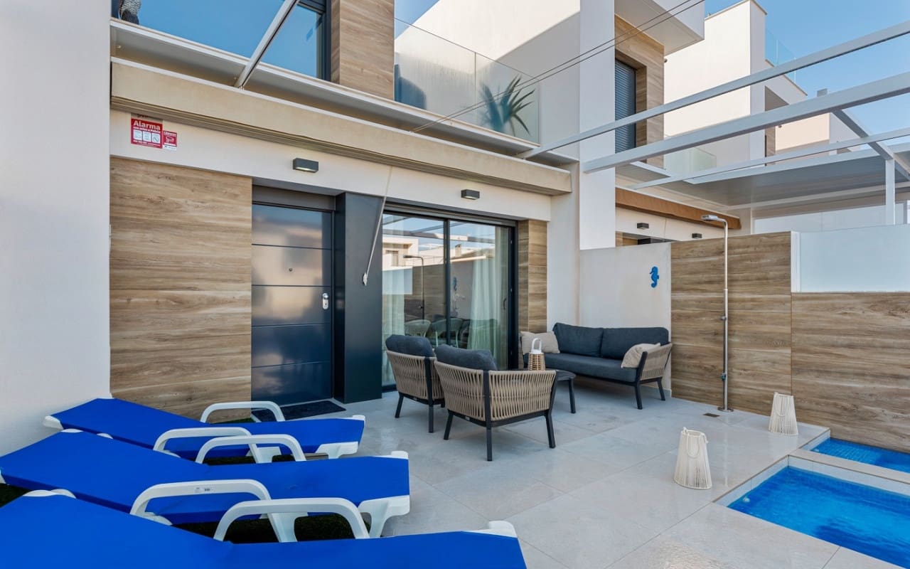 4 slaapkamer Villa te koop in Ciudad Quesada met zwembad - € 369.000 (Ref: 9072575)