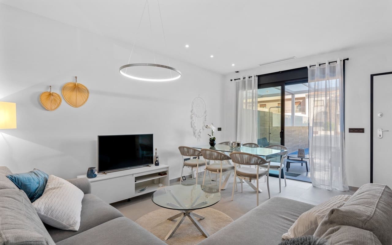 4 slaapkamer Villa te koop in Ciudad Quesada met zwembad - € 369.000 (Ref: 9072575)