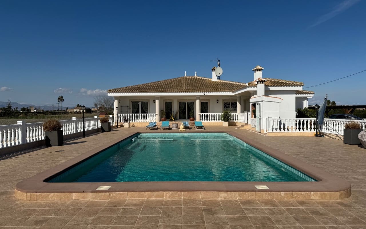 6 bedroom Villa for sale in Ciudad Quesada with pool - € 850,000 (Ref: 9074122)