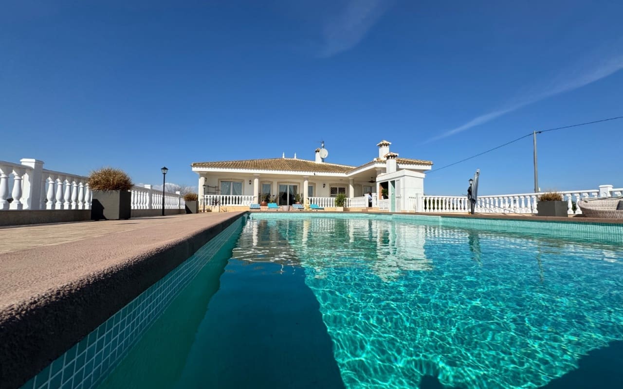 6 bedroom Villa for sale in Ciudad Quesada with pool - € 850,000 (Ref: 9074122)