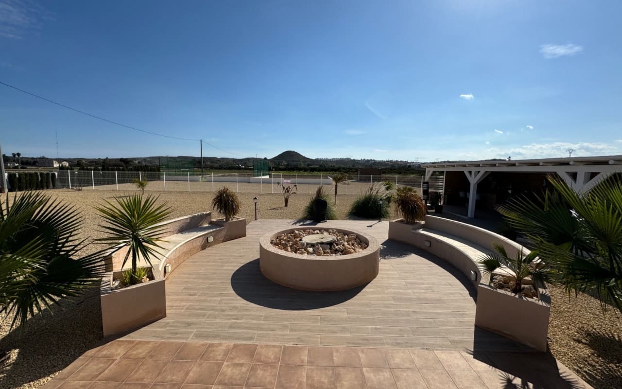 6 bedroom Villa for sale in Ciudad Quesada with pool - € 850,000 (Ref: 9074122)