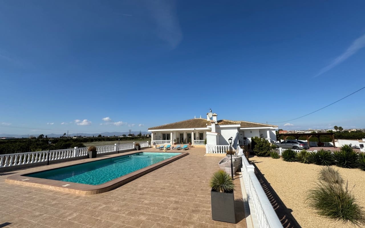 6 bedroom Villa for sale in Ciudad Quesada with pool - € 850,000 (Ref: 9074122)