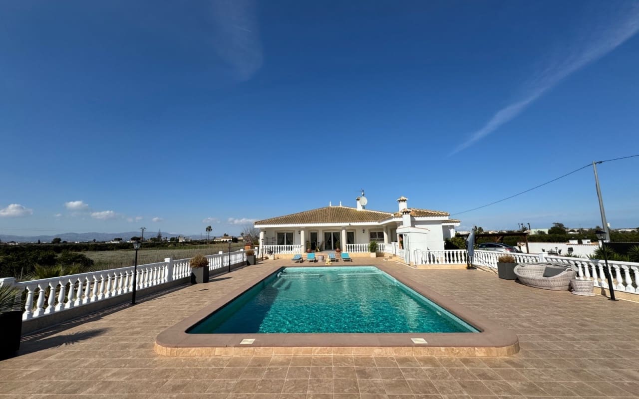 6 bedroom Villa for sale in Ciudad Quesada with pool - € 850,000 (Ref: 9074122)