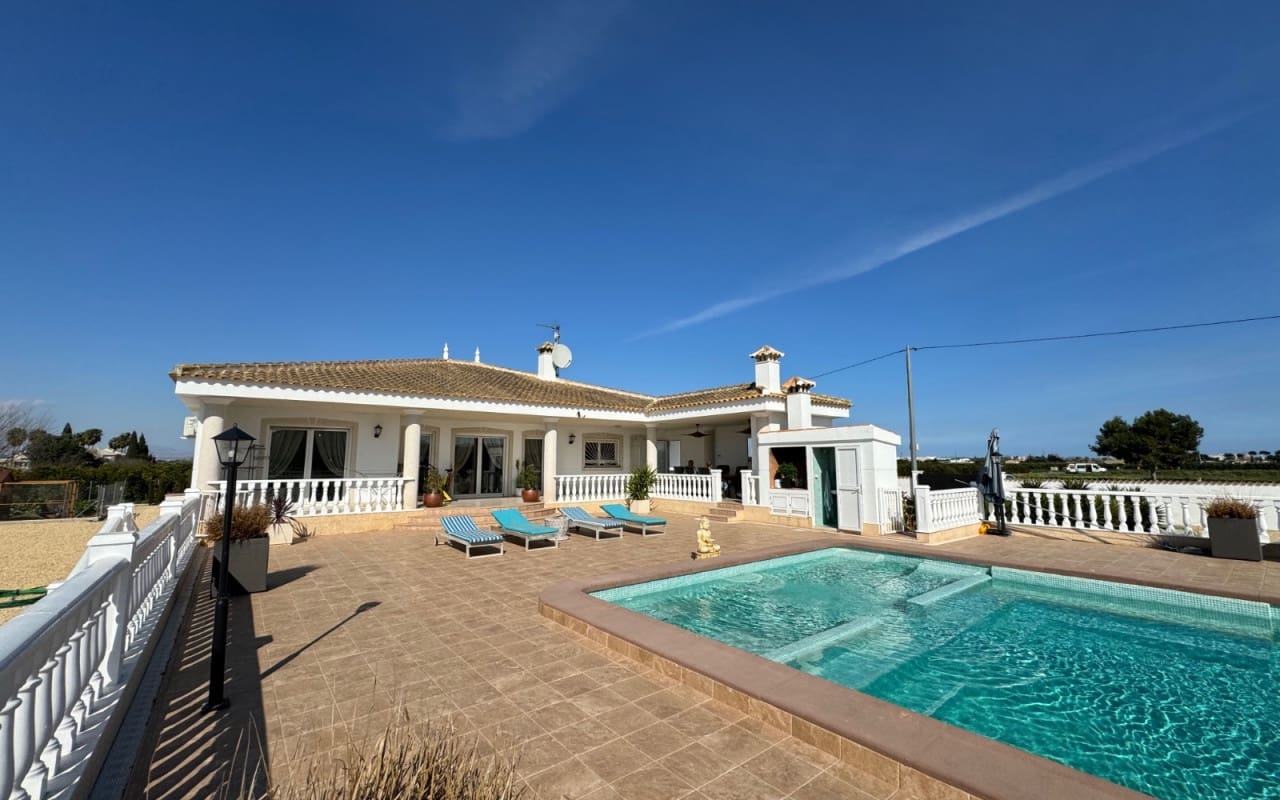 6 bedroom Villa for sale in Ciudad Quesada with pool - € 850,000 (Ref: 9074122)