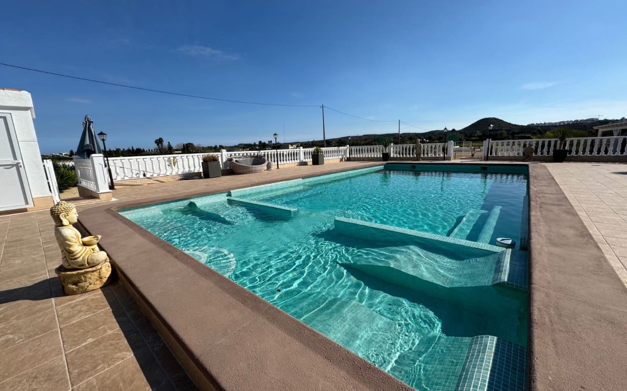 6 bedroom Villa for sale in Ciudad Quesada with pool - € 850,000 (Ref: 9074122)