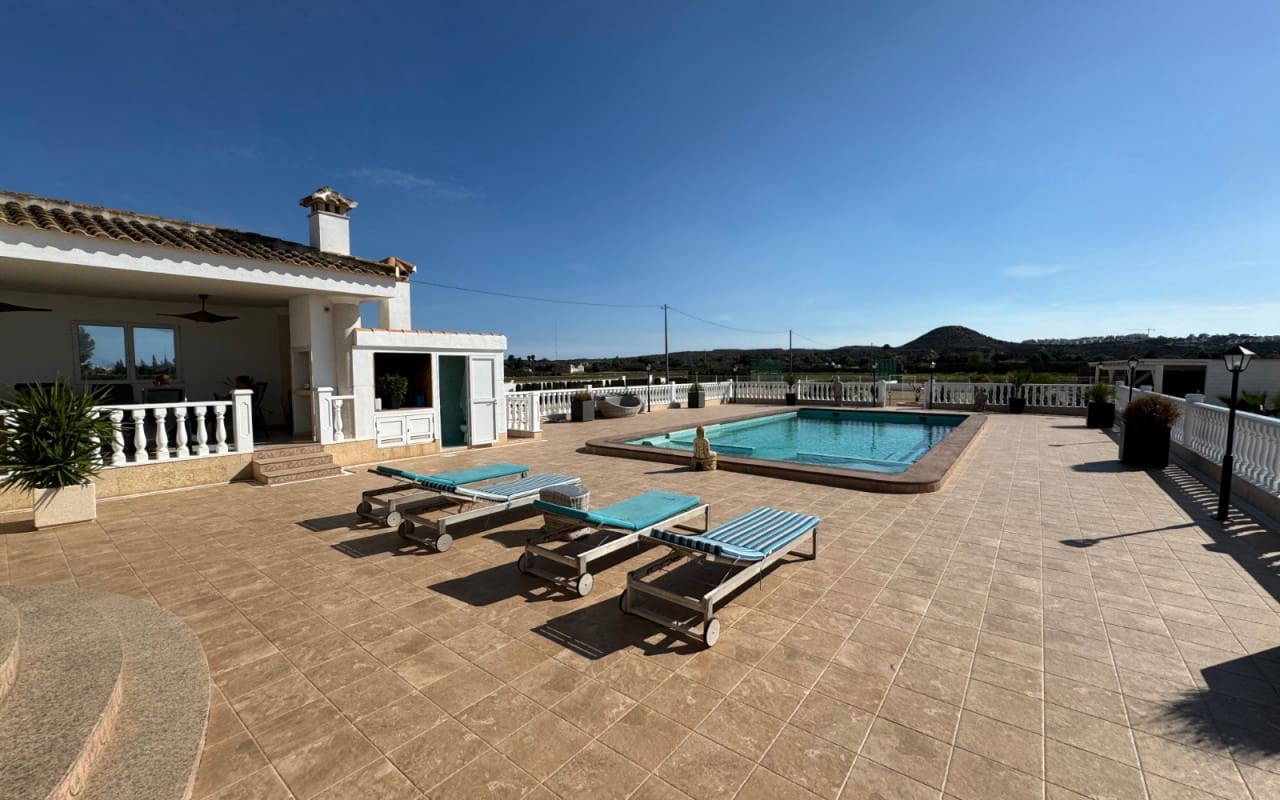 6 bedroom Villa for sale in Ciudad Quesada with pool - € 850,000 (Ref: 9074122)