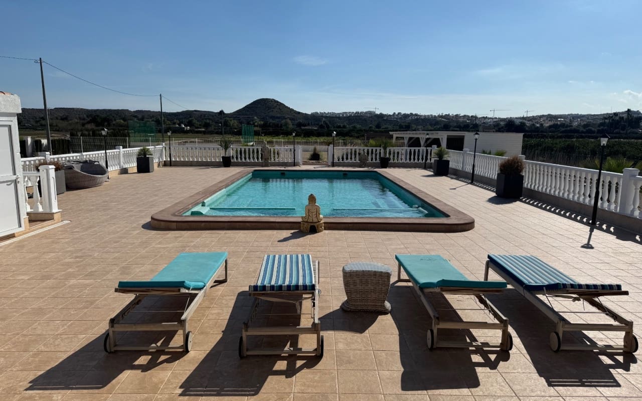 6 bedroom Villa for sale in Ciudad Quesada with pool - € 850,000 (Ref: 9074122)