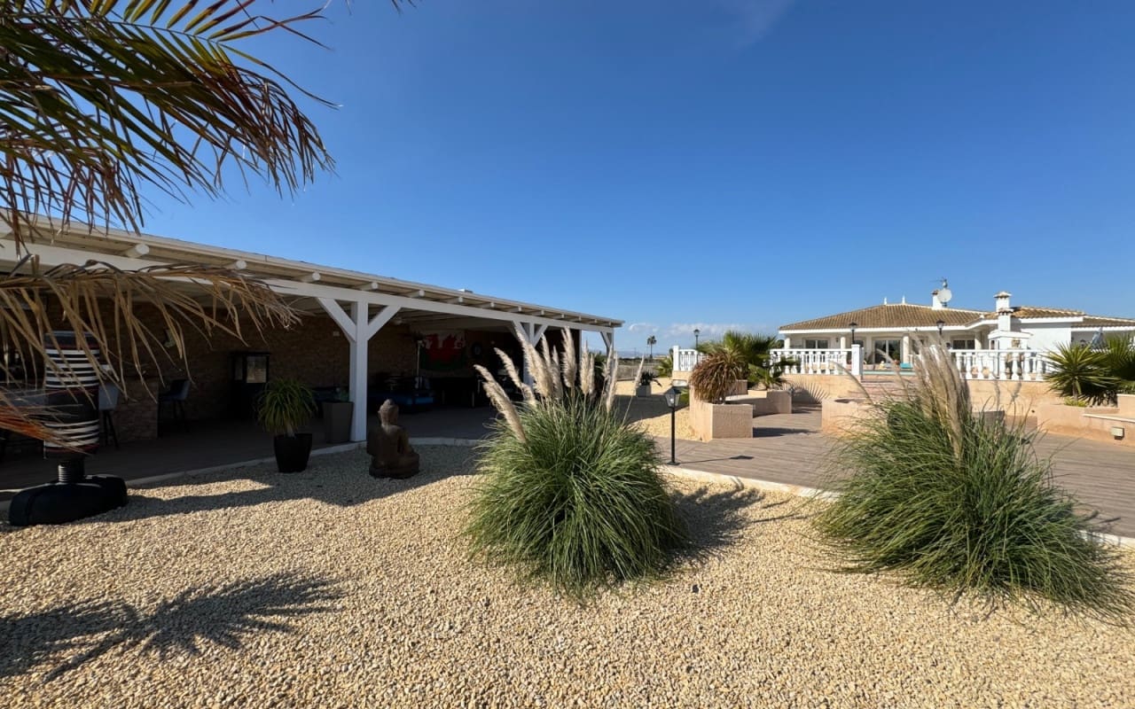 6 bedroom Villa for sale in Ciudad Quesada with pool - € 850,000 (Ref: 9074122)