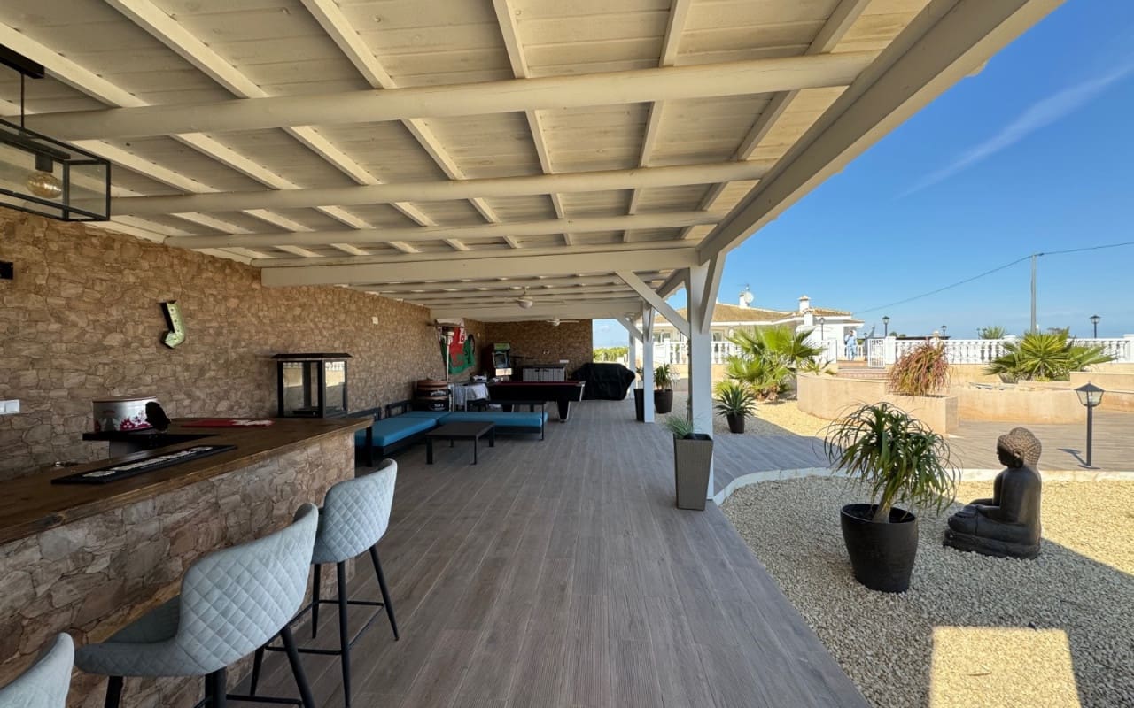 6 bedroom Villa for sale in Ciudad Quesada with pool - € 850,000 (Ref: 9074122)