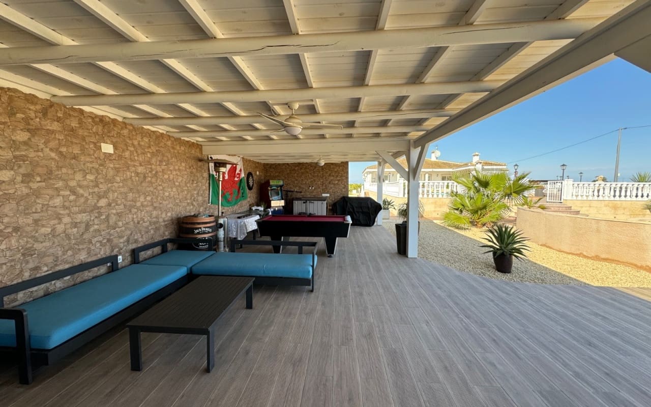 6 bedroom Villa for sale in Ciudad Quesada with pool - € 850,000 (Ref: 9074122)