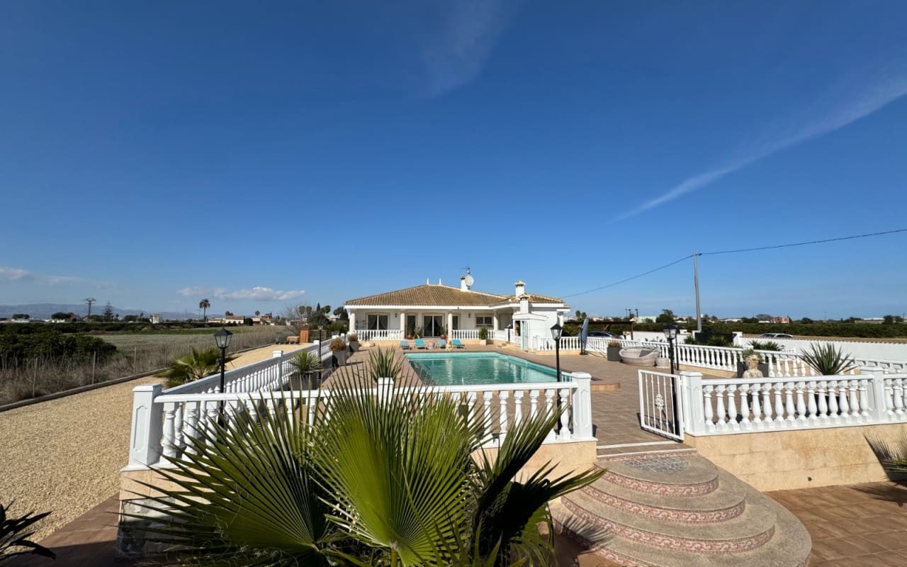 6 bedroom Villa for sale in Ciudad Quesada with pool - € 850,000 (Ref: 9074122)